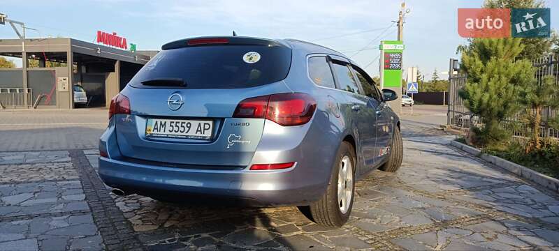 Универсал Opel Astra 2011 в Житомире