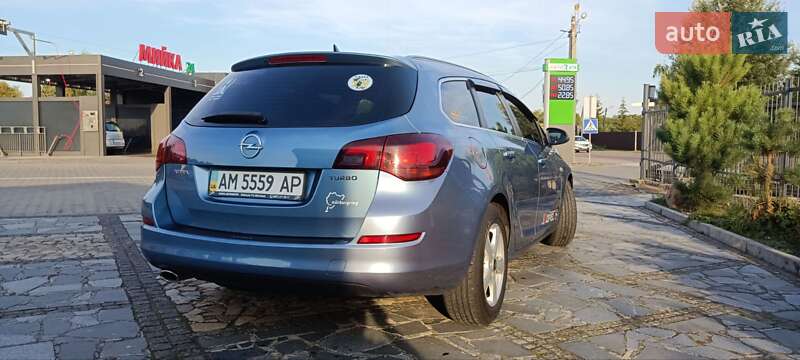 Універсал Opel Astra 2011 в Житомирі