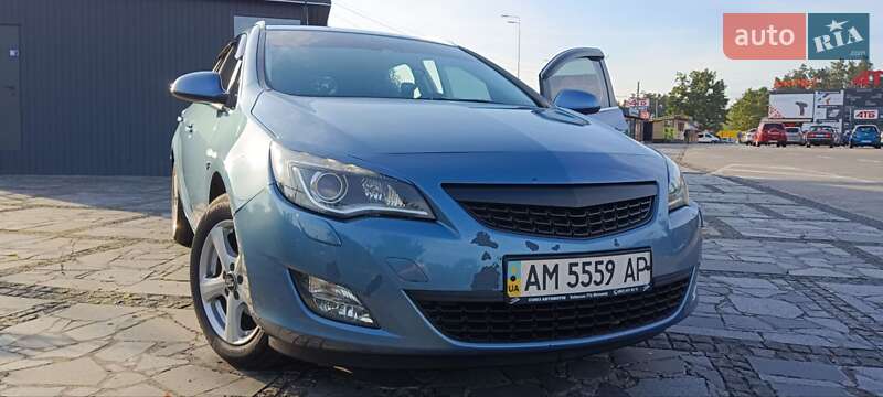 Універсал Opel Astra 2011 в Житомирі