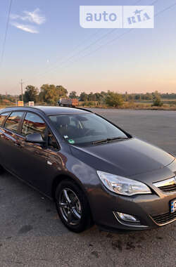 Універсал Opel Astra 2012 в Миронівці