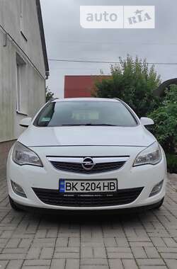 Opel Astra 2012