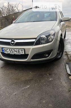 Универсал Opel Astra 2006 в Горохове