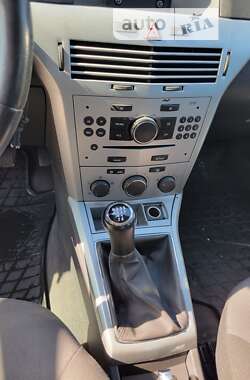Универсал Opel Astra 2011 в 