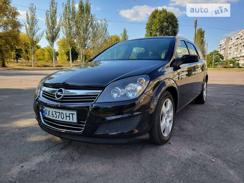 Универсал Opel Astra 2011 в 