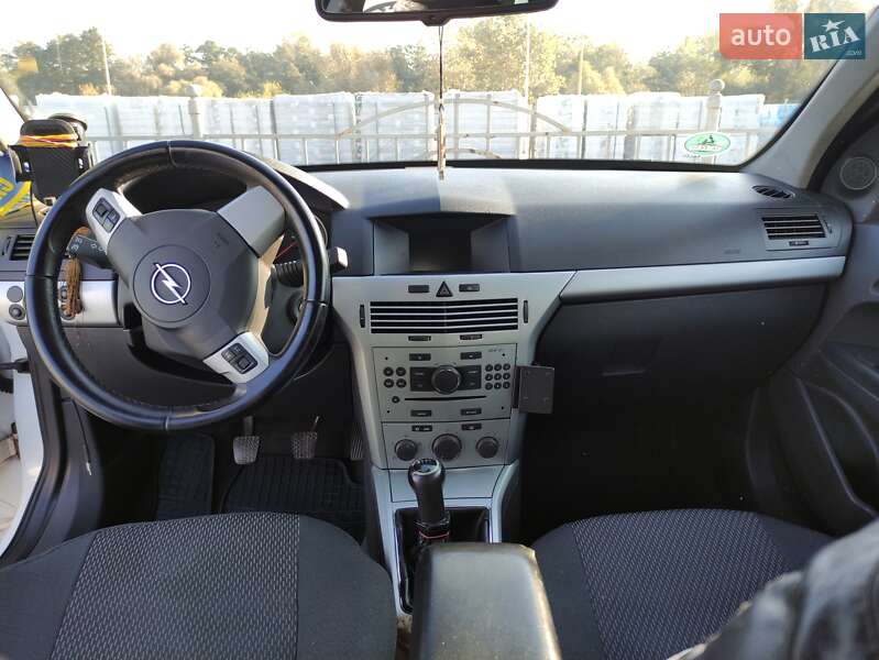 Универсал Opel Astra 2009 в Полтаве