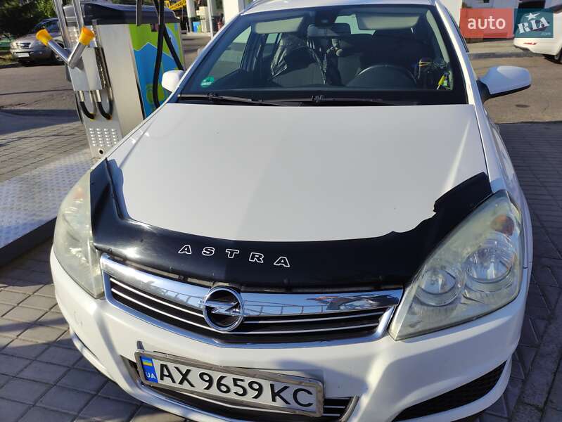 Универсал Opel Astra 2009 в Полтаве