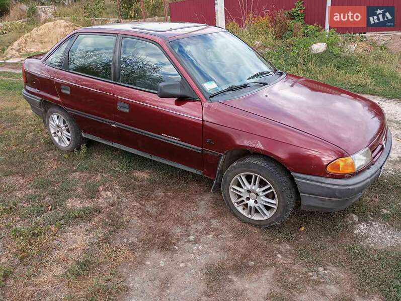 Седан Opel Astra 1992 в Южноукраїнську