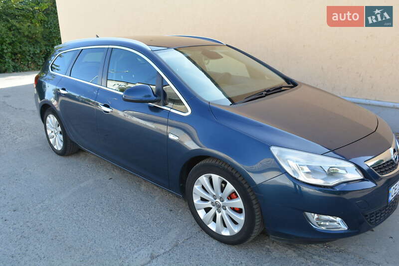 Универсал Opel Astra 2012 в Новоднестровске