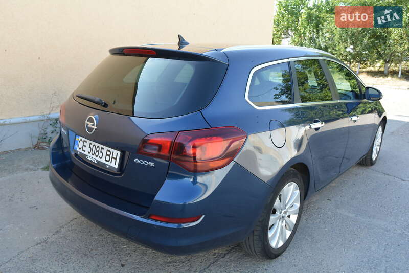 Универсал Opel Astra 2012 в Новоднестровске