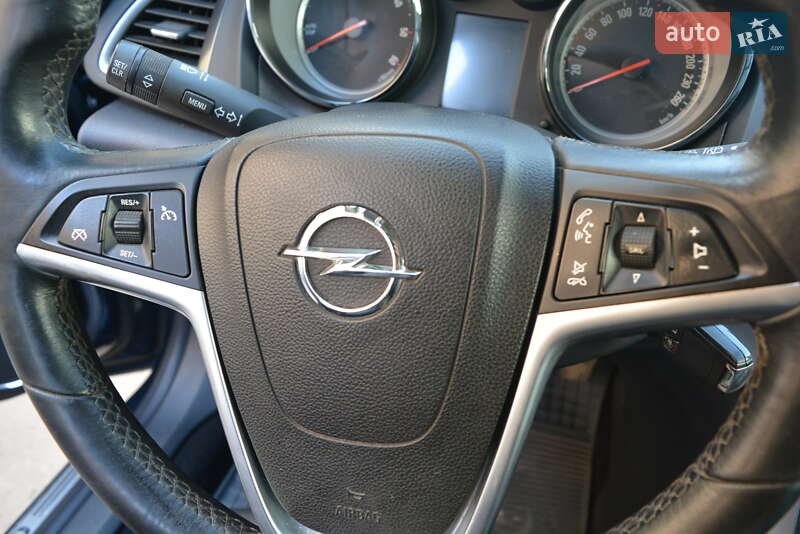 Универсал Opel Astra 2012 в Новоднестровске