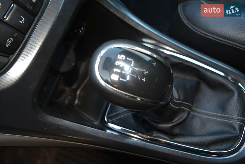 Универсал Opel Astra 2012 в Новоднестровске