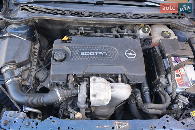 Универсал Opel Astra 2012 в Новоднестровске