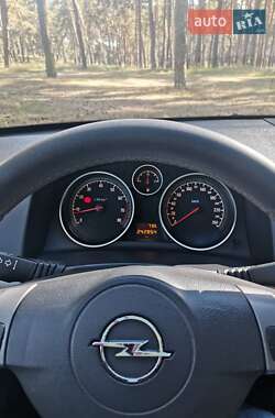 Хэтчбек Opel Astra 2006 в 