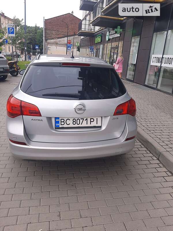 Универсал Opel Astra 2011 в Львове