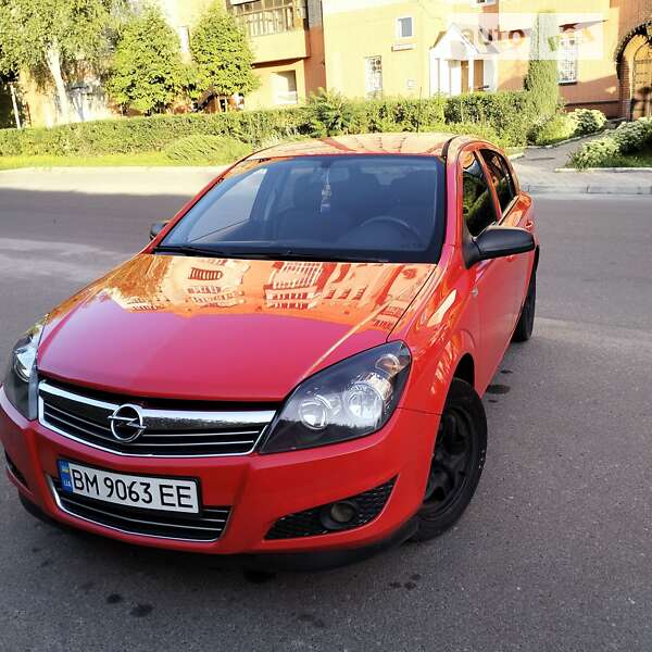Хэтчбек Opel Astra 2013 в Сумах