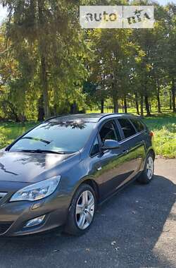 Универсал Opel Astra 2011 в Калуше