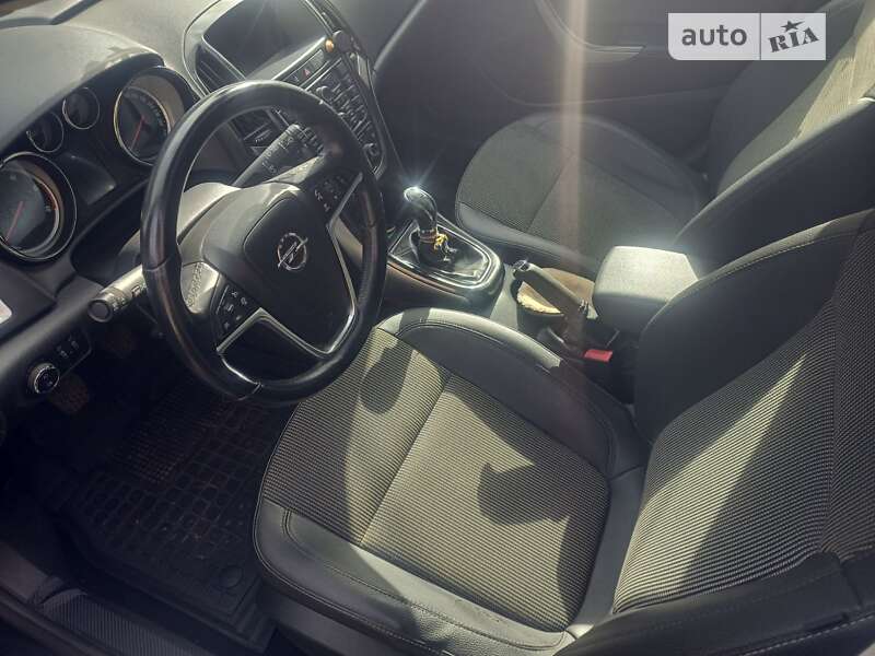 Универсал Opel Astra 2012 в Ровно