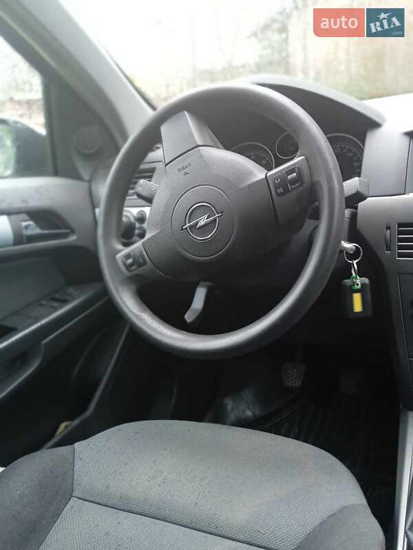 Універсал Opel Astra 2005 в Чернівцях