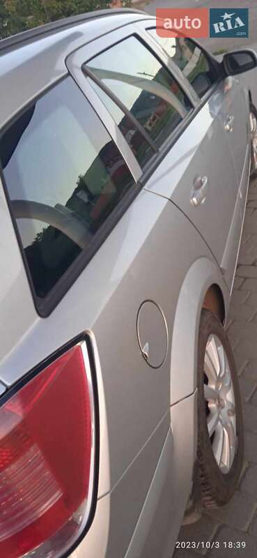 Універсал Opel Astra 2005 в Чернівцях