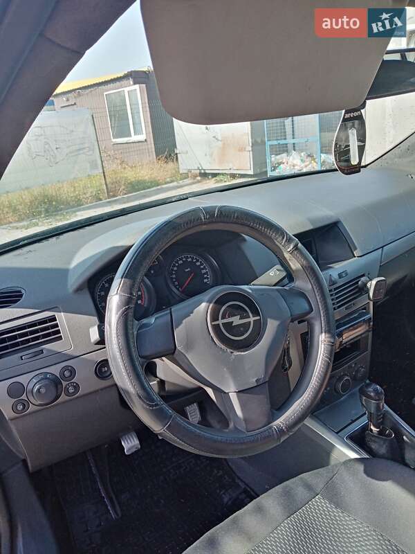 Хэтчбек Opel Astra 2006 в Херсоне