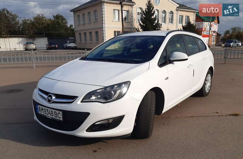 Універсал Opel Astra 2015 в Житомирі