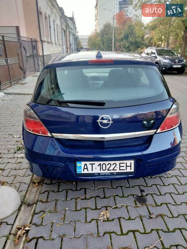 Хэтчбек Opel Astra 2012 в Ивано-Франковске