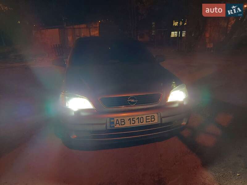 Хэтчбек Opel Astra 2003 в 