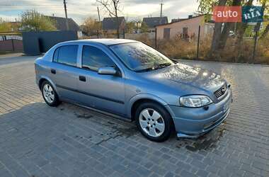 Хэтчбек Opel Astra 2003 в 