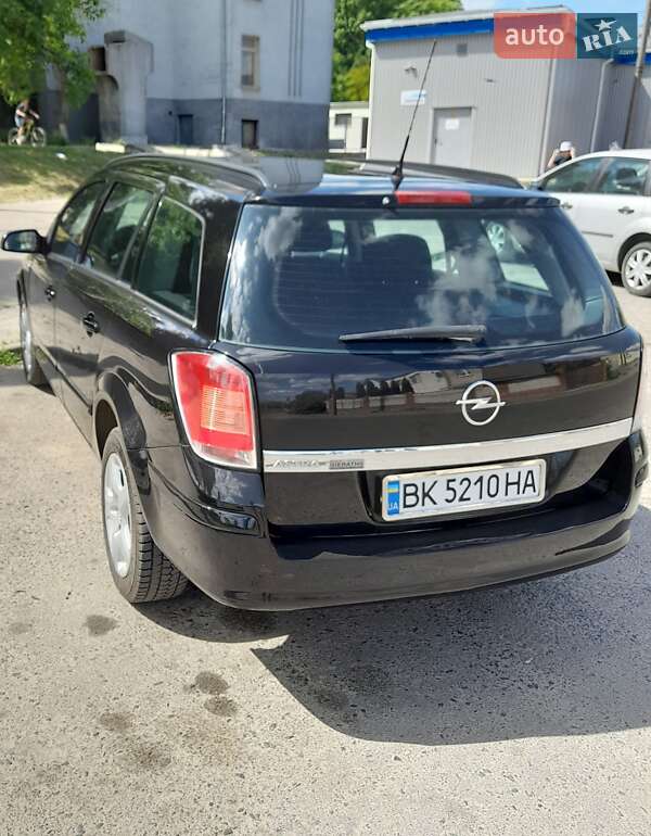 Універсал Opel Astra 2008 в Рівному