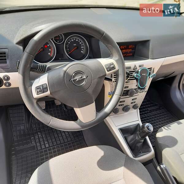 Універсал Opel Astra 2008 в Рівному