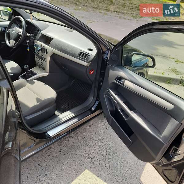 Універсал Opel Astra 2008 в Рівному