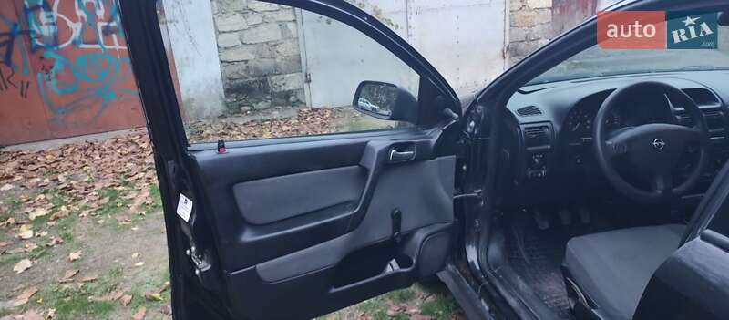 Седан Opel Astra 2006 в Вознесенске