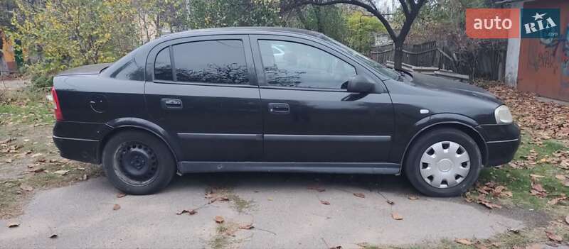 Седан Opel Astra 2006 в Вознесенске