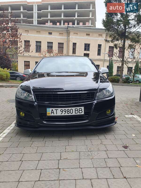 Хэтчбек Opel Astra 2011 в Ивано-Франковске