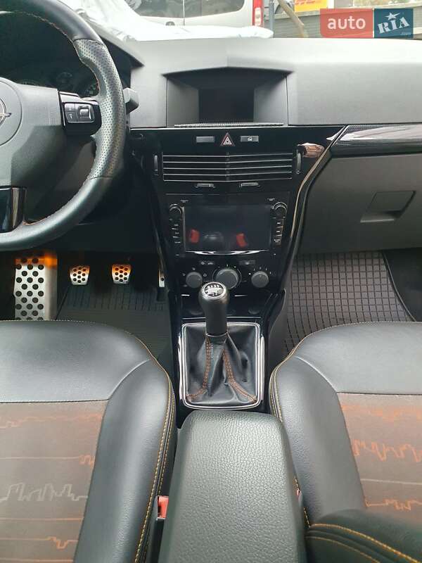 Хэтчбек Opel Astra 2011 в Ивано-Франковске