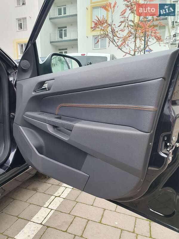 Хэтчбек Opel Astra 2011 в Ивано-Франковске