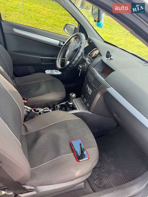 Хетчбек Opel Astra 2005 в Івано-Франківську