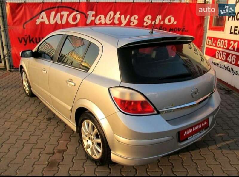 Хэтчбек Opel Astra 2004 в Мукачево