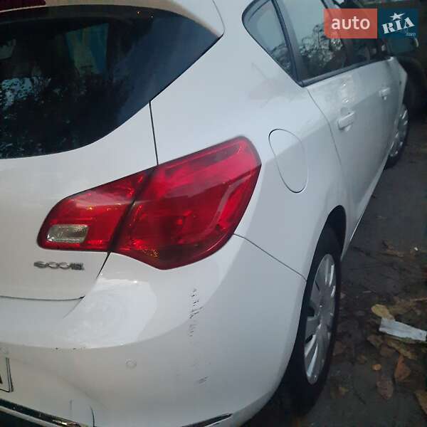 Хэтчбек Opel Astra 2014 в Луцке