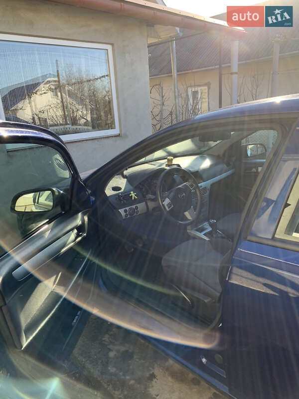 Универсал Opel Astra 2009 в Черновцах