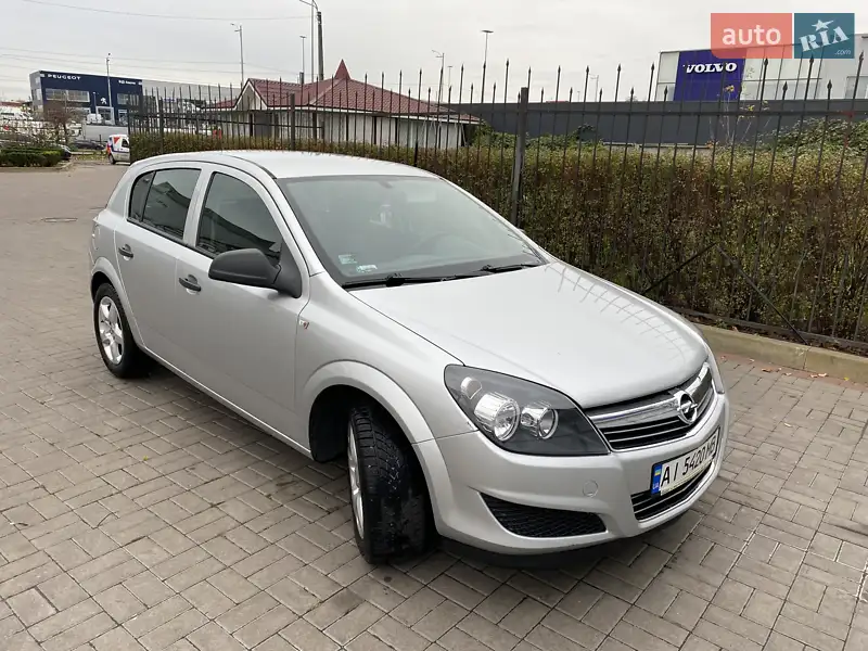 Opel Astra 2011