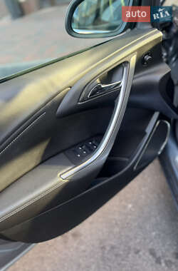Хэтчбек Opel Astra 2011 в 