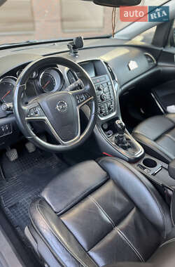 Хэтчбек Opel Astra 2011 в 