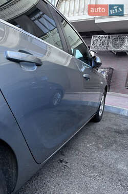 Хэтчбек Opel Astra 2011 в 