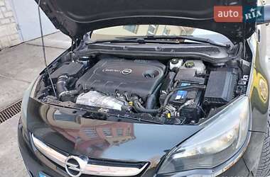 Універсал Opel Astra 2013 в Івано-Франківську