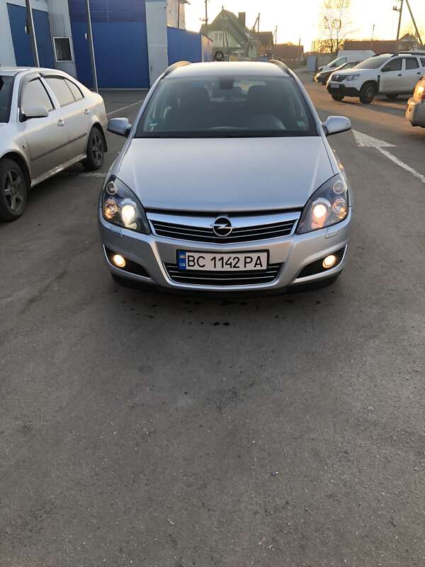 Універсал Opel Astra 2008 в Черкасах