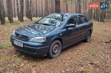 Седан Opel Astra 2004 в Переяславе