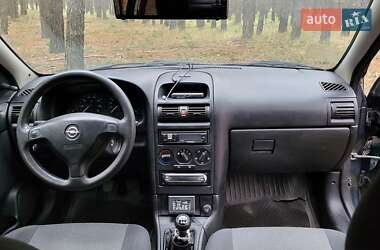 Седан Opel Astra 2004 в Переяславе