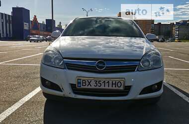 Седан Opel Astra 2012 в Каменец-Подольском