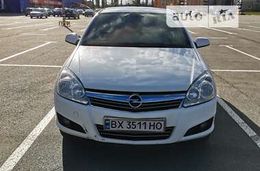 Седан Opel Astra 2012 в Кам'янець-Подільському